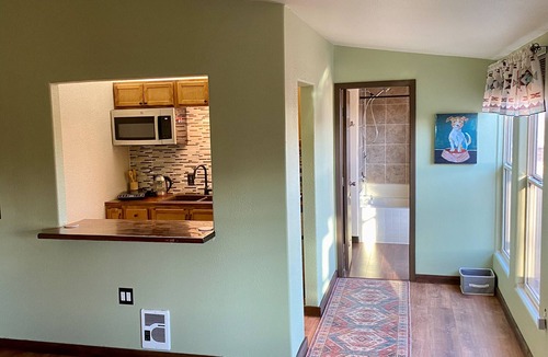 Moriarty Apartment | Large Efficiency Apartment w/Kitchenette, Laundry & Screened Porch