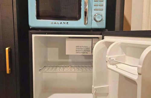 Snohomish House | Large Estate Venue 2 hot tubs 2 treehouses