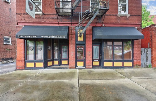 Benton Park Apartment | Large Executive 1st Floor Apartment with Chefs Kitchen!