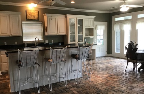 Shenandoah House | Large Executive 3 bedroom gorgeous entertainment home in Baton Rouge