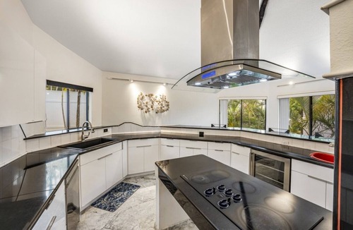 Kaneohe House | Large Executive Home With Stunning Views