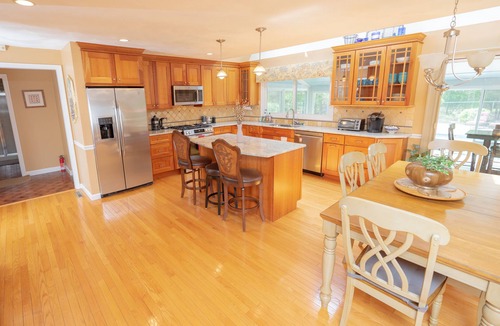 East Greenwich House | Large executive home w/pool on a private 2 acres