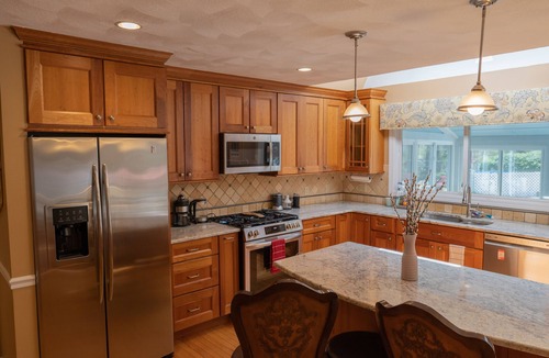 East Greenwich House | Large executive home w/pool on a private 2 acres