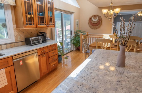 East Greenwich House | Large executive home w/pool on a private 2 acres