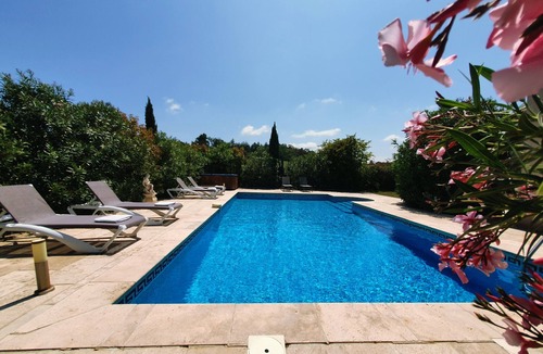 Roquecourbe-Minervois Villa | Large family home with private pool and hot tub