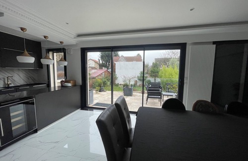 Soisy-sous-Montmorency House | Large family home. Villa at the gateway to Paris