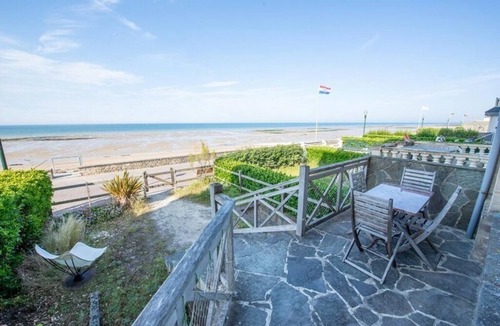 Saint-Regnobert-de-la-Cote-de-Nacre House | Large family villa directly on DDay beach