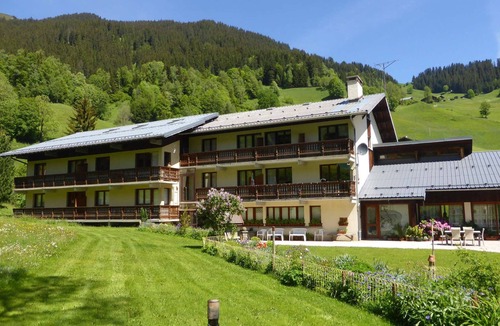 Areches Apartment | Large family apartment at the foot of the slopes for 8 people