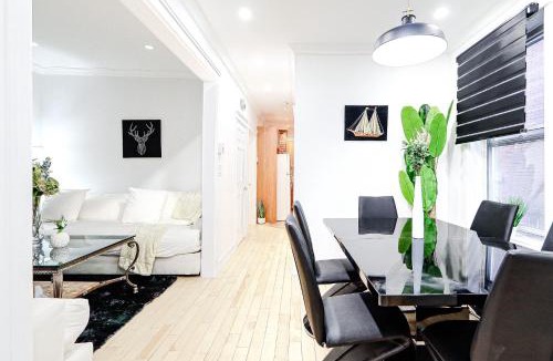 De Lorimier Apartment | Large Family Duplex for 10 Guest with 2 private Parking