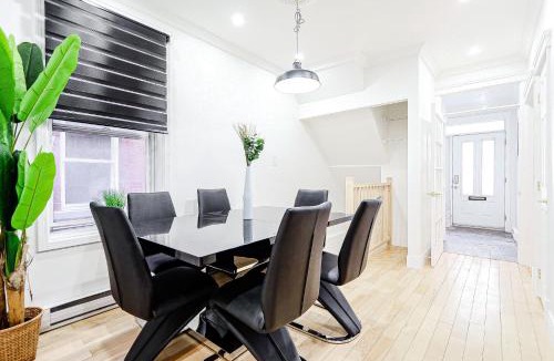 De Lorimier Apartment | Large Family Duplex for 10 Guest with 2 private Parking
