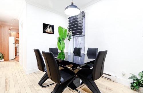 De Lorimier Apartment | Large Family Duplex for 10 Guest with 2 private Parking