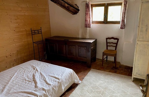 Le Pradet Other | Large family farmhouse in the countryside sleeps 16 adults 2 km from the sea