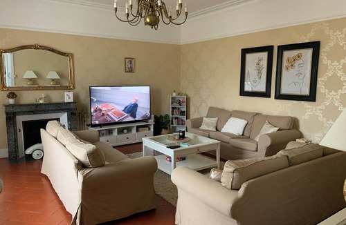 Saint-Cyr-la-Lande Villa | Large family home with swimming pool