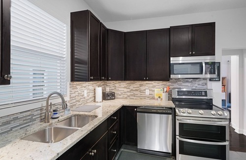 Powderhorn House | Large Family-friendly 5-bdrm Homebase, Central Comfortable Easy Check-in