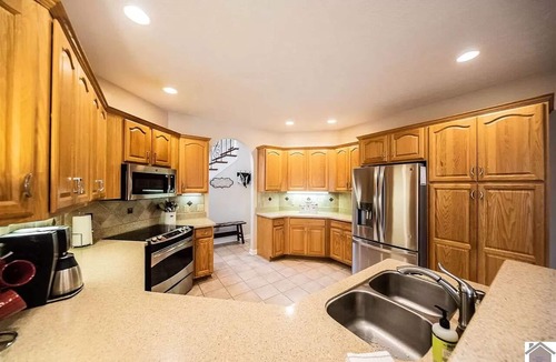 Kuttawa House | Large family home at LAKE BARKLEY sits on a 2.3 acre lot!