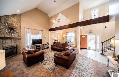 Kuttawa House | Large family home at LAKE BARKLEY sits on a 2.3 acre lot!
