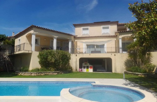 Grabels House | Large family home