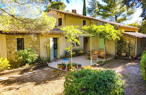 Puget House | Large family home in the countryside with private pool at the foot of the Luberon mountains