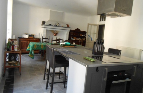 Cruscades House | large family home with pool and park - weekly rental