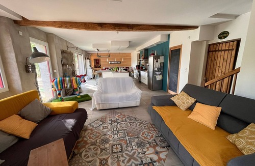 Serignac House | Large family home with swimming pool ideal for holidays with friends or family