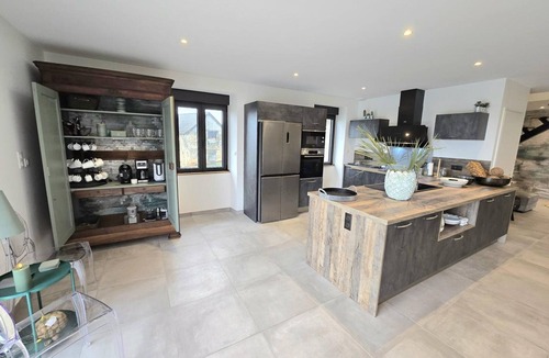Coubjours Cottage | Large Family House with Private Pool and Pets Welcome