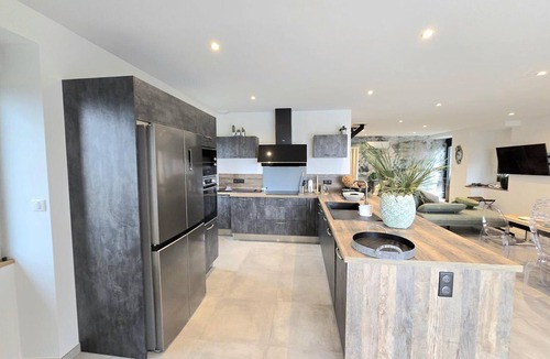 Coubjours Cottage | Large Family House with Private Pool and Pets Welcome