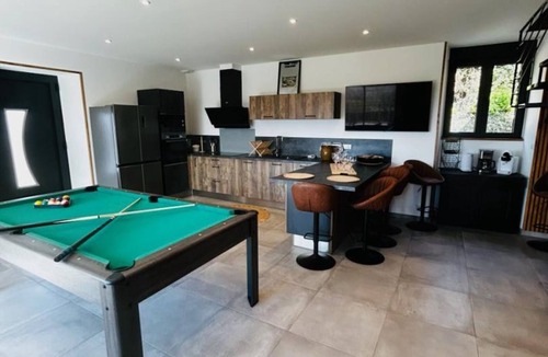 Coubjours Cottage | Large Family House with Private Pool and Pets Welcome