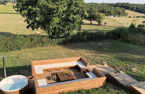 Carly House | Large family property with stunning views (Jacuzzi & fire pit)