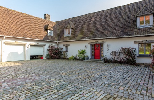 Carly House | Large family property with stunning views (Jacuzzi & fire pit)