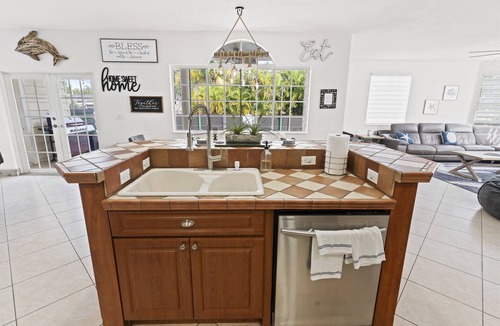 Miami Springs House | Large Family Retreat Pool Game Room Gym Near Beaches Shopping!