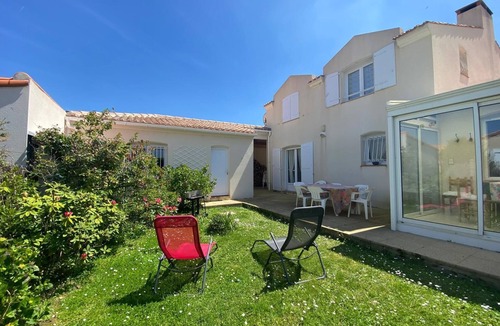 Brem Sur Mer House | Large family villa 5 min from the beach - 8 pers - pets welcome