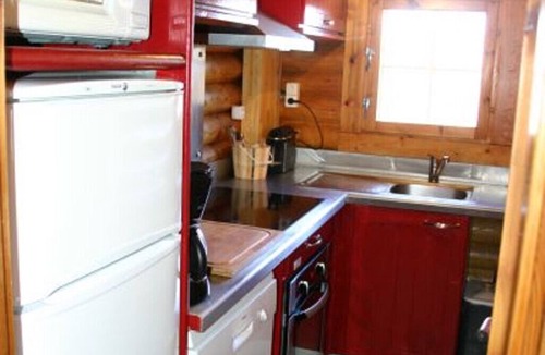 Ax-les-Thermes Ski Chalet | LARGE FINNISH CHALET, 10 PEOPLE, 7 MINUTES' WALK FROM THE SLOPES, QUIET, COMFORTABLE,