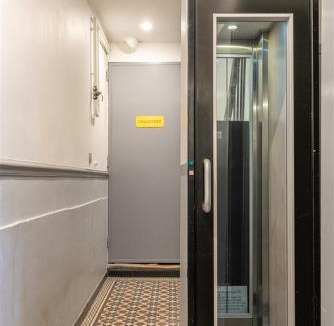 Les Halles Apartment | Large Flat Louvre Pont Neuf 48 M2