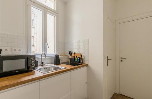 Les Halles Apartment | Large Flat Louvre Pont Neuf 48 M2