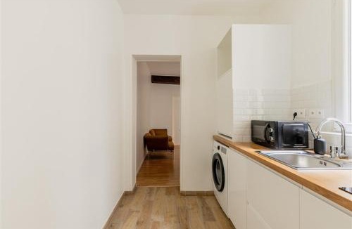 Les Halles Apartment | Large Flat Louvre Pont Neuf 48 M2