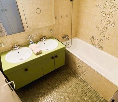 District 2 Apartment | Large Flats, Zurich Lake HWA - Self Checkin