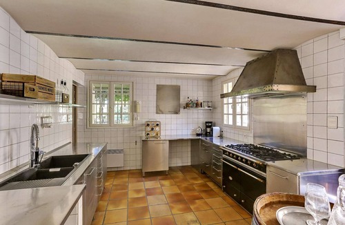 Entraigues-sur-la-Sorgue Other | Large air-conditioned house with heated swimming pool in quiet Provence