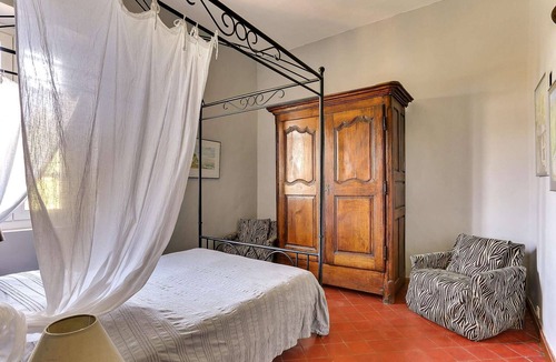 Entraigues-sur-la-Sorgue Other | Large air-conditioned house with heated swimming pool in quiet Provence