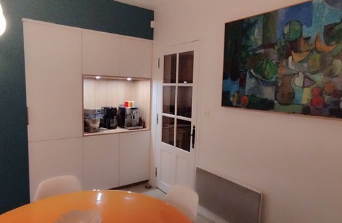 Entraigues-sur-la-Sorgue Villa | Large villa on beautiful wooded grounds