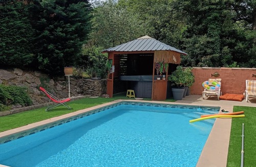 Saint-Andre-d'Olerargues Villa | Large private villa with swimming pool, jacuzzi, sauna, Arcade terminal