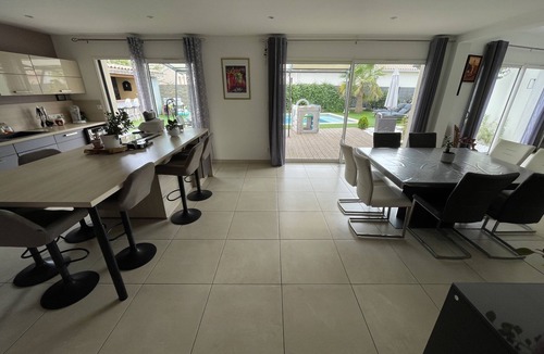 Saint-Genies-de-Fontedit Villa | Large family villa