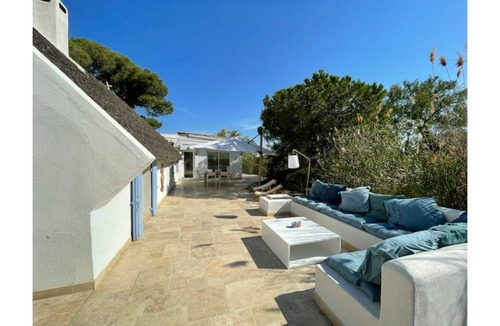 Saintes-Maries-de-la-Mer Cabin | Large Guardian's House with trailer