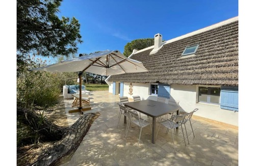 Saintes-Maries-de-la-Mer Cabin | Large Guardian's House with trailer