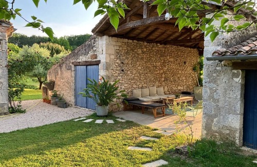 Sainte-Colombe-de-Villeneuve Villa | Large listed house * with private heated swimming pool on 2 hectares