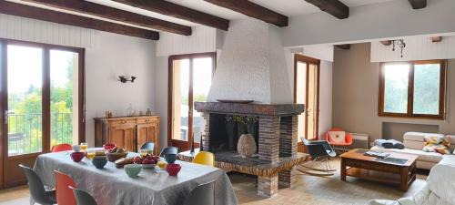 Le Rouret House | Large friendly and bright villa with pool