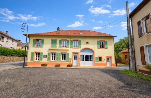 Raon-sur-Plaine Ski Chalet | Large gîte for 14 people with hot tub & fireplace 🌲 Nature, forest & relaxation