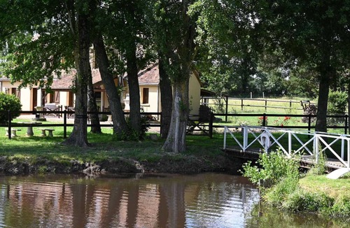 La Chapelle-d'Aligne House | Large gîte sleeps 14 - 6 ha - ideal for families & cousins - near La Flèche