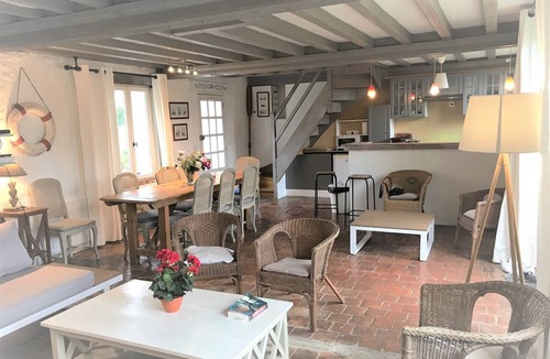 Gonneville-sur-Honfleur Cottage | Large gite, quiet, close to Honfleur