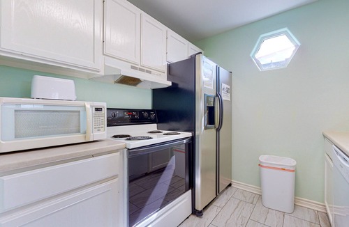 Port Aransas House | Large Garage for Boat, Shared Pool , Pet Friendly, Golf Cart Access