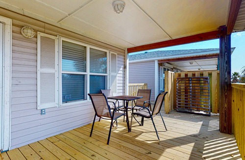 Port Aransas House | Large Garage for Boat, Shared Pool , Pet Friendly, Golf Cart Access